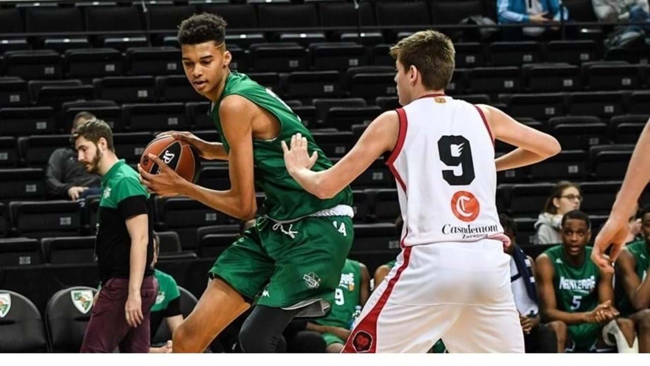 ويمبانياما يتألق في الدوري الأمريكي ويقترب من MVP