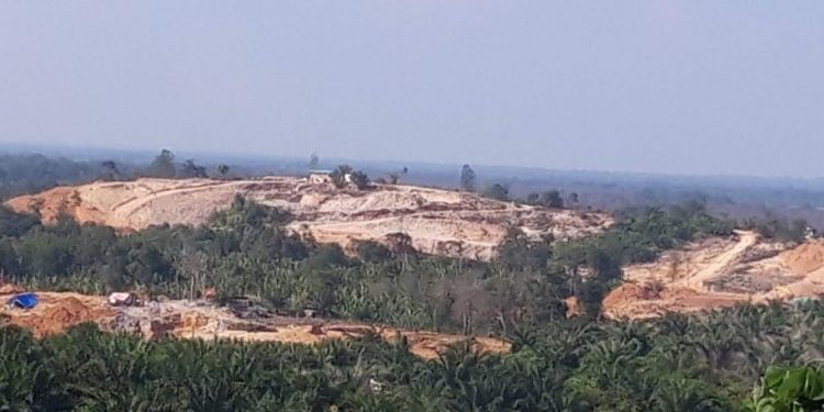 تدمير شحنات غير قانونية من ماليزيا في كاليمنتان الغربية