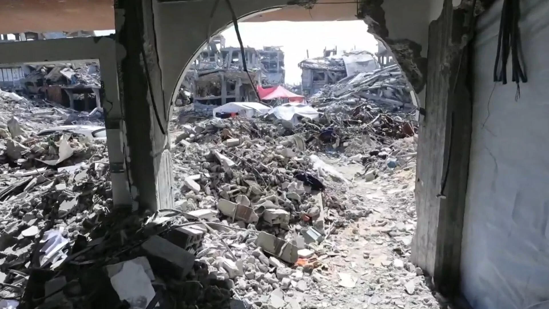 إيران والدروع البشرية وسط شكوك أميركية حول ترامب