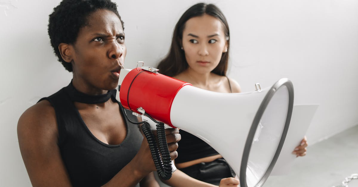 Accuser Trump d'attiser les conflits au Moyen-Orient