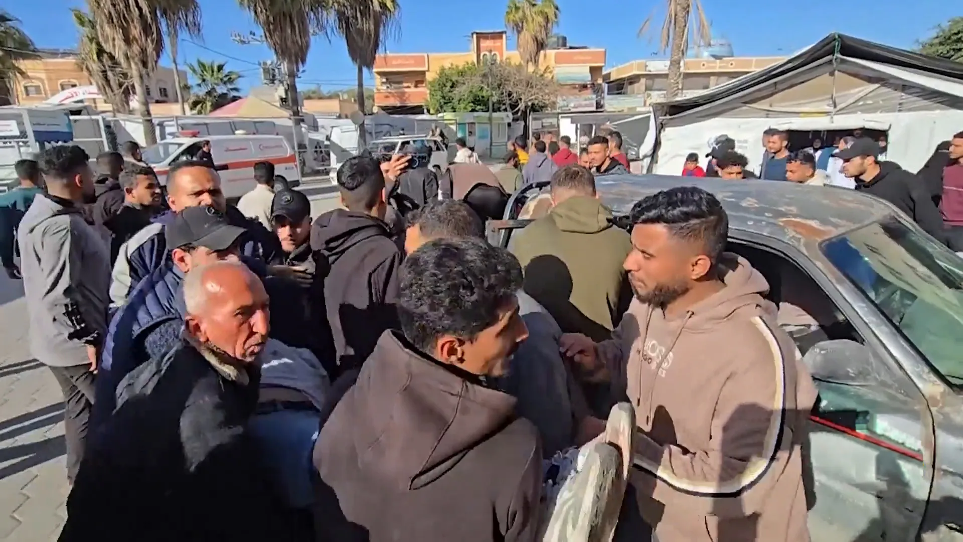 غارة إسرائيلية على تجمع فلسطيني في غزة