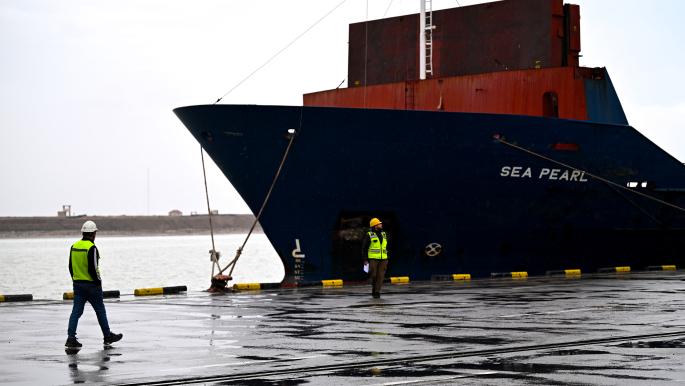 العراق يبدأ تصدير النفط عبر مضيق هرمز
