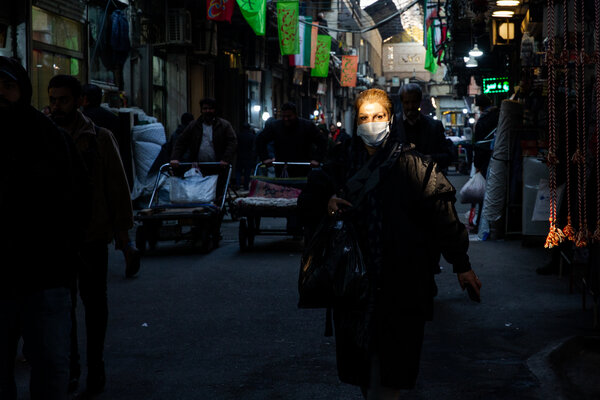 تراجع العملة الإيرانية بسبب الحصار الأمريكي