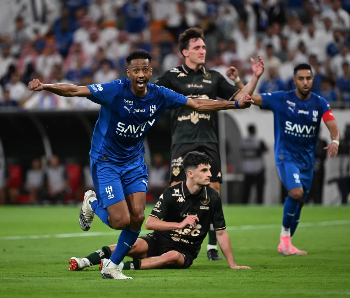 الدوسري يتألق في المباريات الكبرى مع الهلال