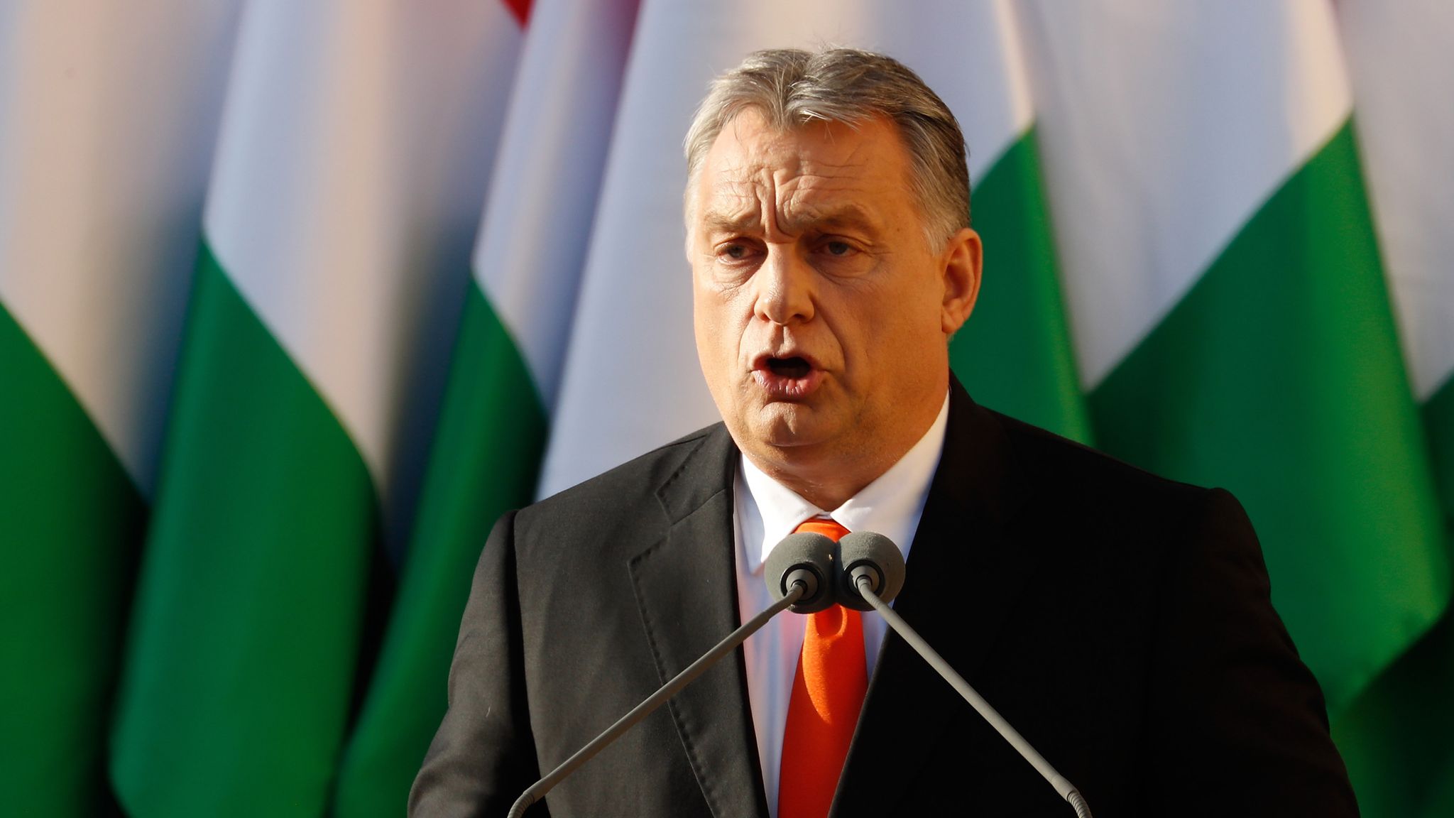 أوربان يتنحى عن البرلمان المجري بعد هزيمة ساحقة