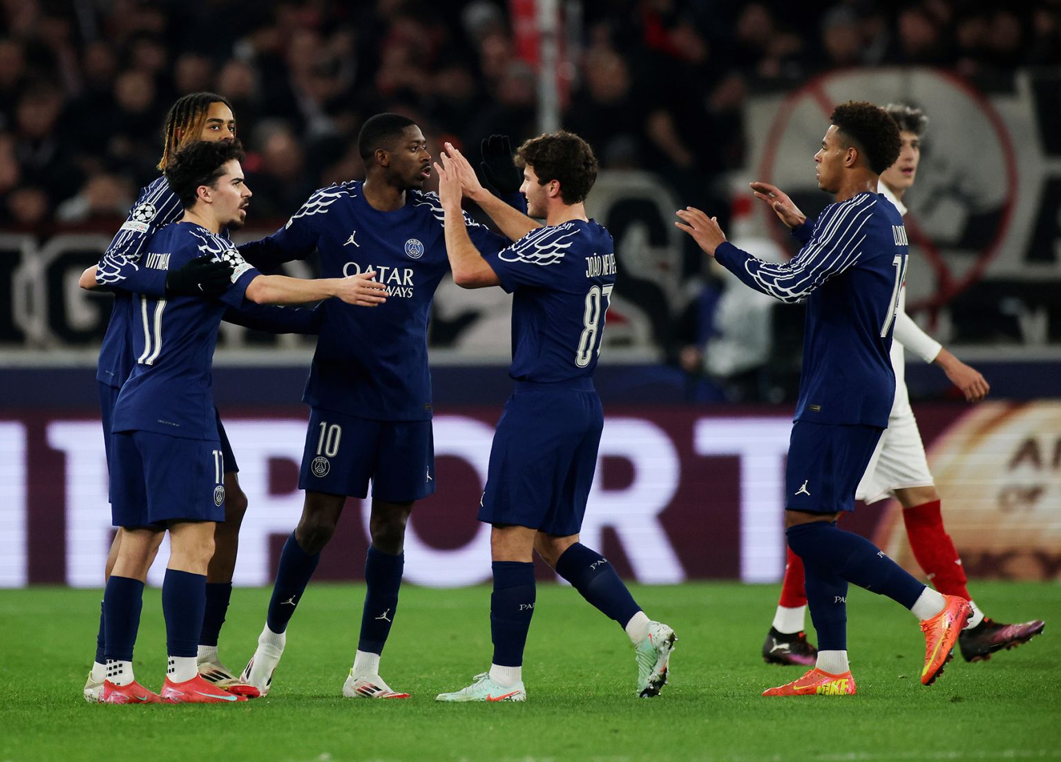 إيساك يسافر مع ليفربول إلى باريس لمواجهة سان جيرمان