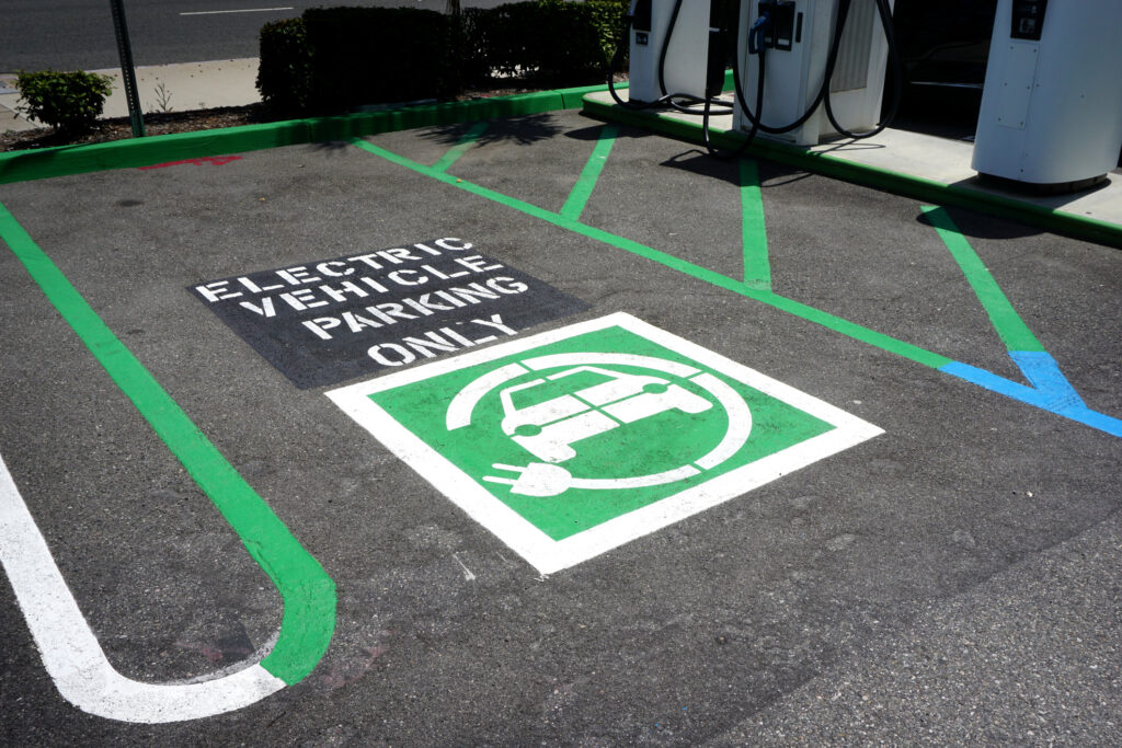 محطات شحن السيارات الكهربائية في سيريبون الإندونيسية