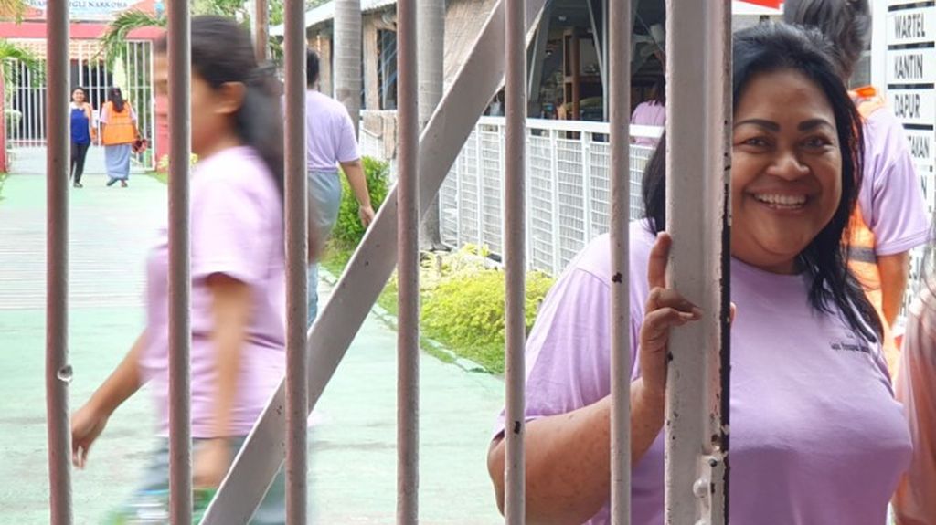 Court Sentences Crew for Smuggling 2 Tons of Drugs