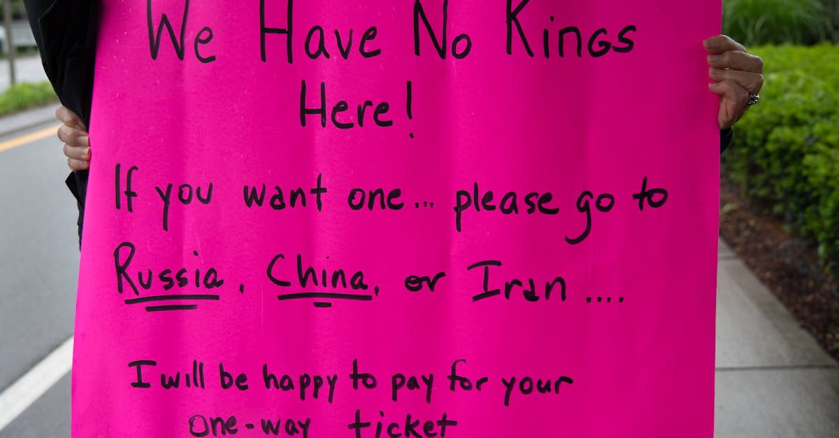 ترمب يهدد إيران ويستهدف جزيرة خارك