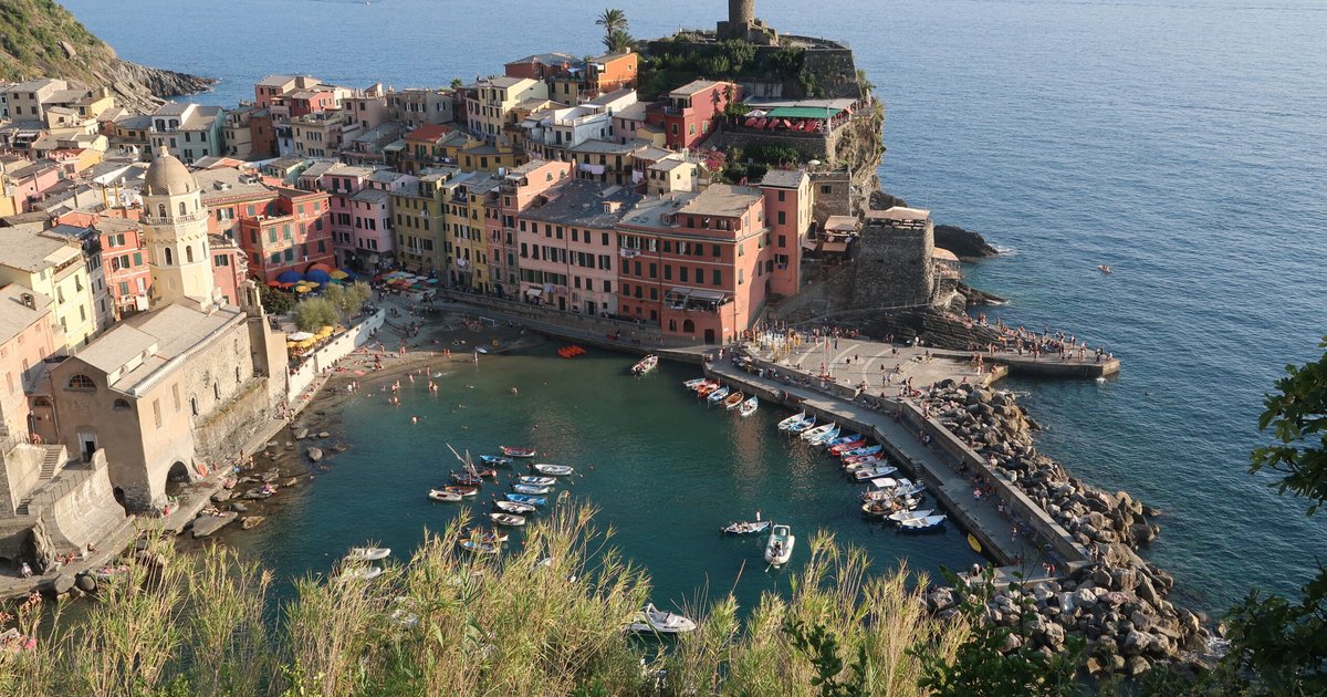 Geographic Diversification as a Strategy Against Economic Crises