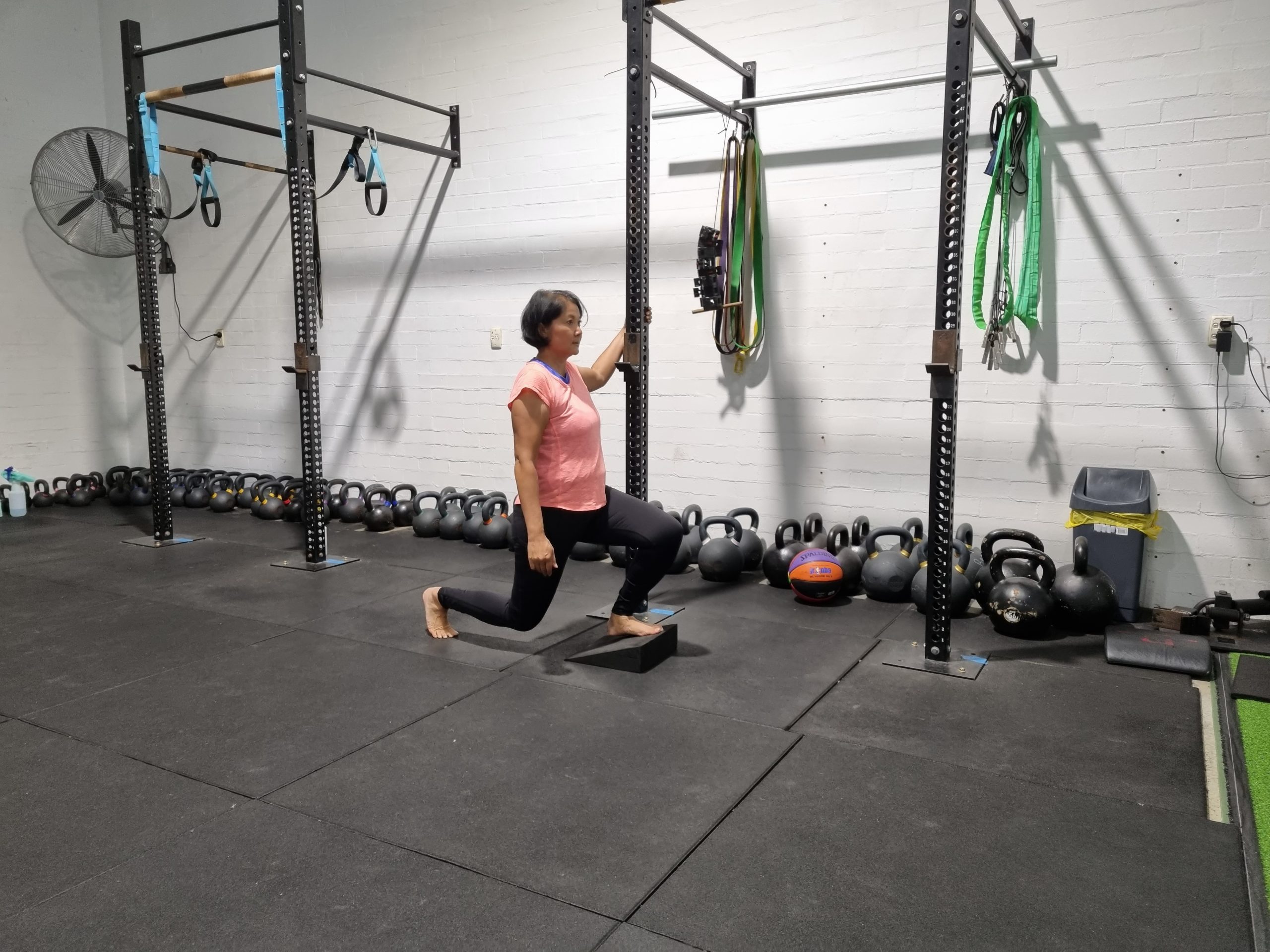 آلام الركبة لدى النساء: مخاطر وأهمية الوعي الصحي