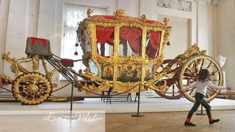 تفكيك عربة التتويج الكبرى في روسيا