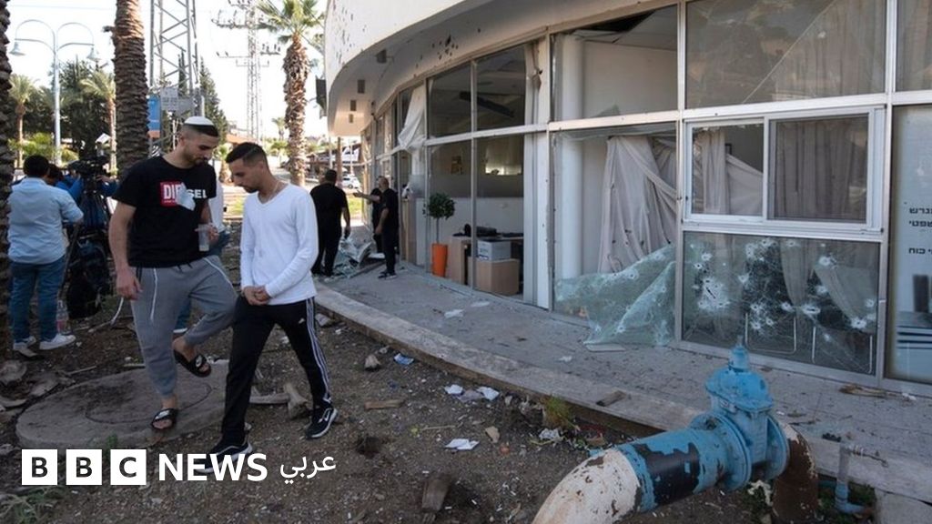 Frappes israéliennes tuent un civil et détruisent un pont