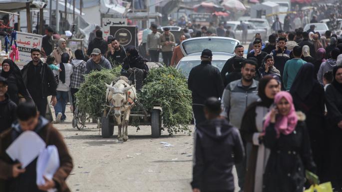 تراجع الشاحنات الواردة إلى غزة وارتفاع الأسعار