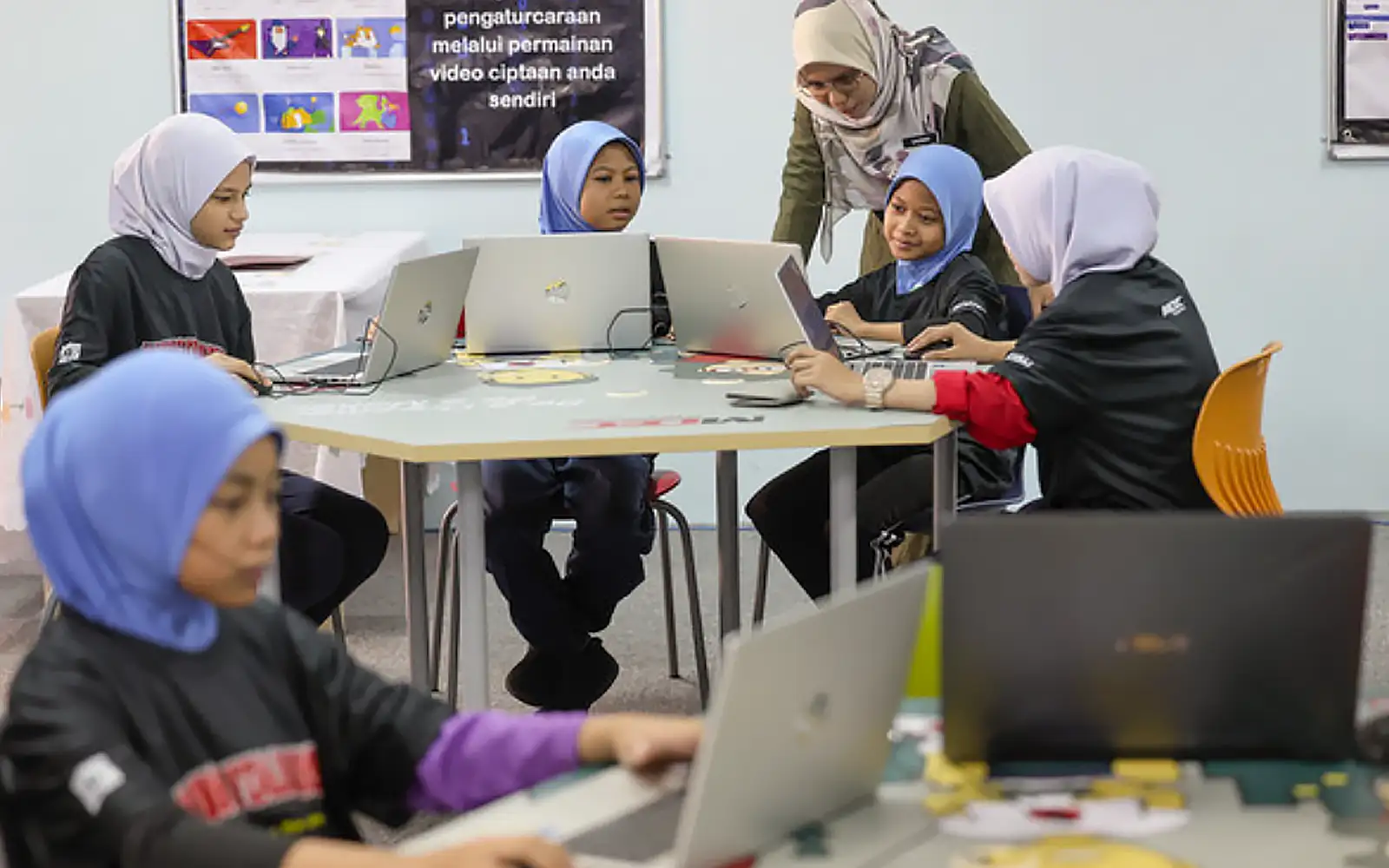 توسيع المدارس المجانية في جاكرتا لمواجهة أزمة التعليم