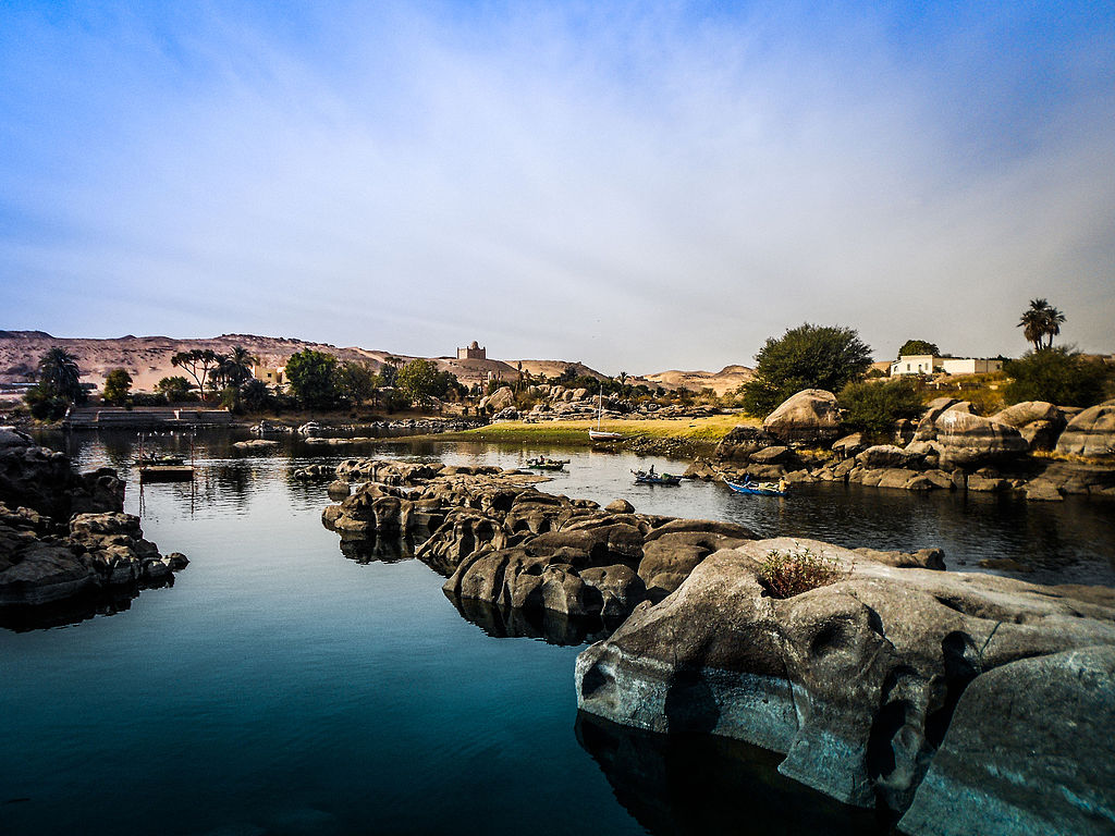 Governor Inspects Bakery in Nasr Al-Nuba for Bread Quality