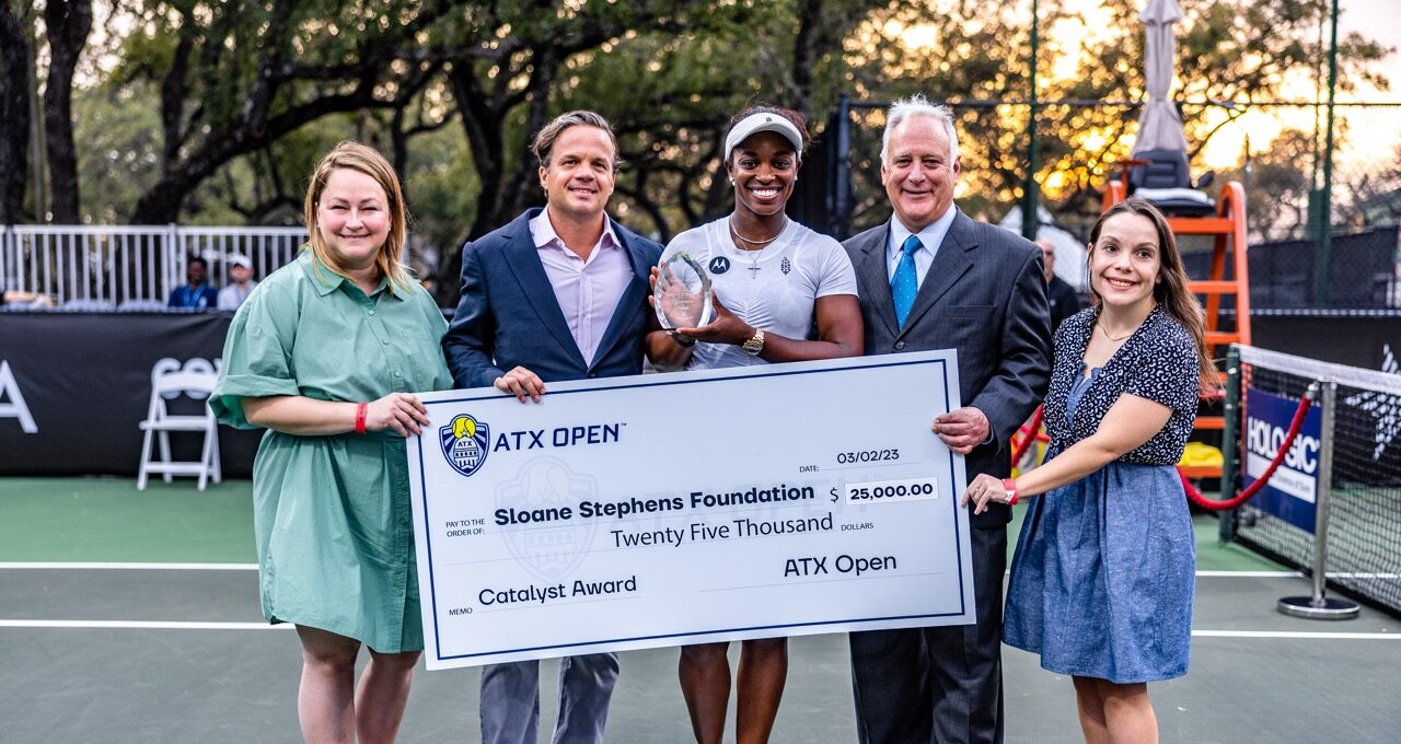 Wolkenkratzer mit goldenen Herzen und ihr Beitrag zur Wohltätigkeit