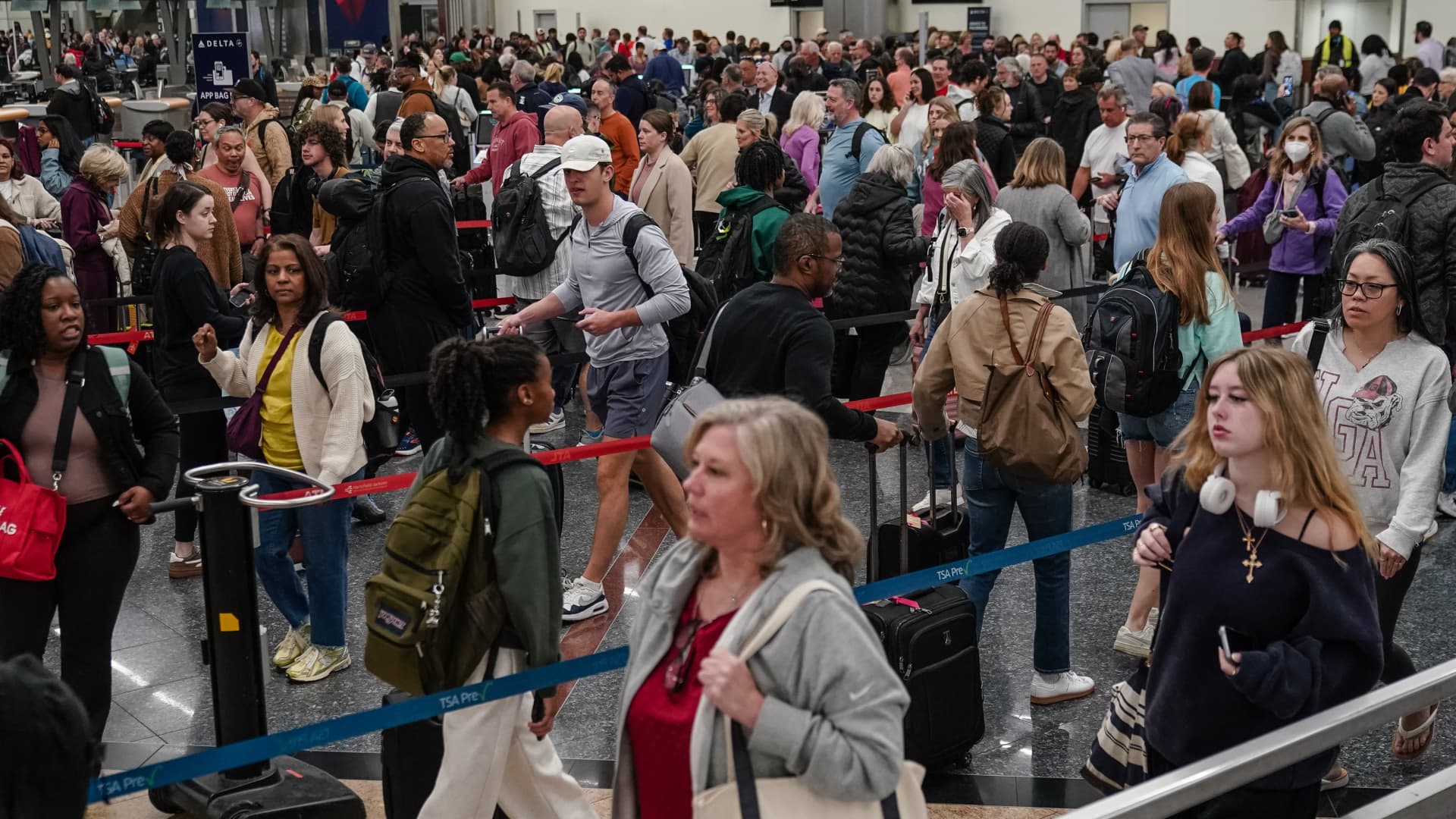 US Immigration Agency Deploys Agents to Airports