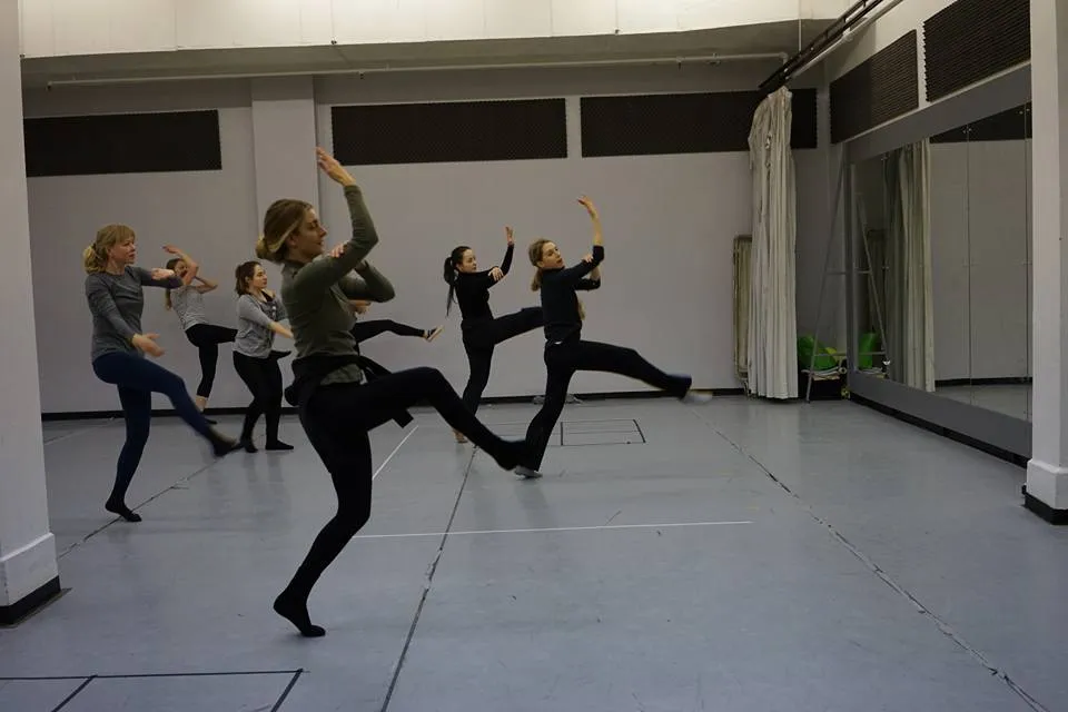Zeitgenössischer Tanzworkshop an der Kunstakademie