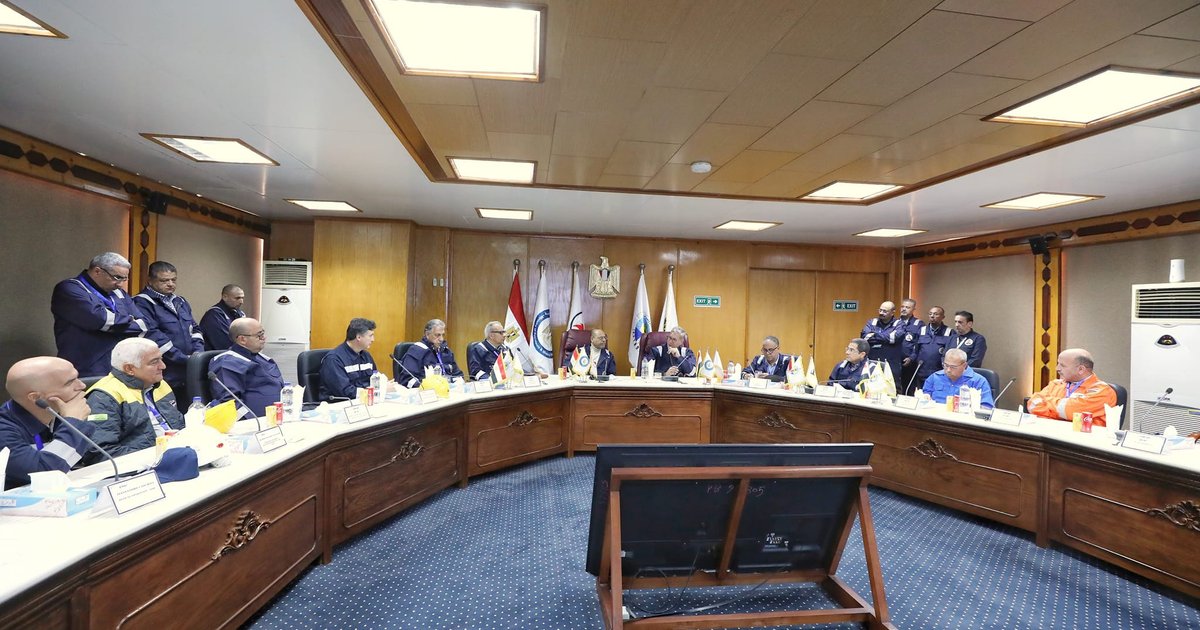 محافظ جنوب سيناء يلتقي مشايخ بدو أبو رديس لتعزيز التعاون