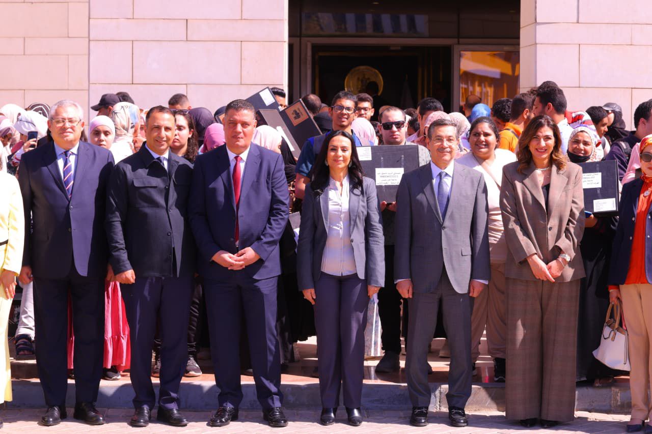 توزيع أجهزة تعويضية لطلاب الجامعات من ذوي الإعاقة