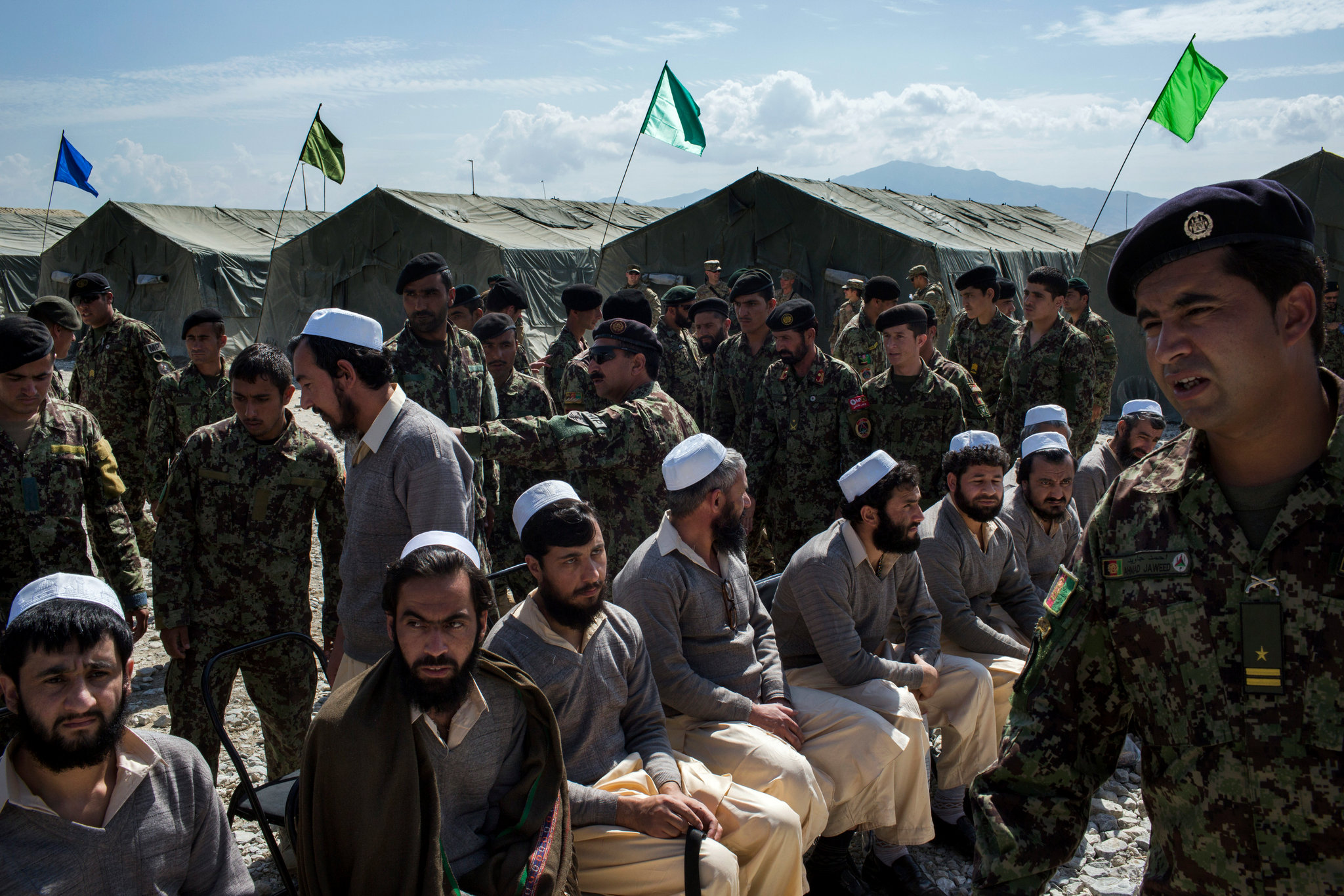 Rapatrier 398 prisonniers afghans du Pakistan