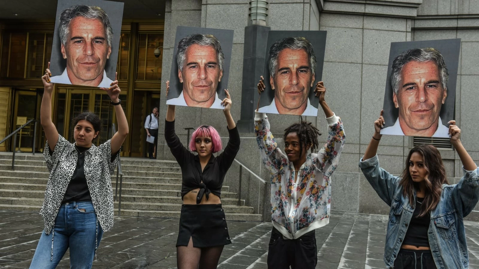 Plainte contre Google et le ministère de la Justice sur Epstein