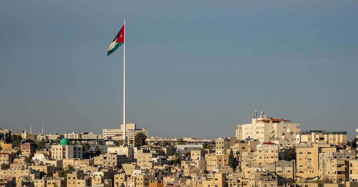 لبنان يعلن حدادًا وطنيًا بعد غارات إسرائيلية مدمرة