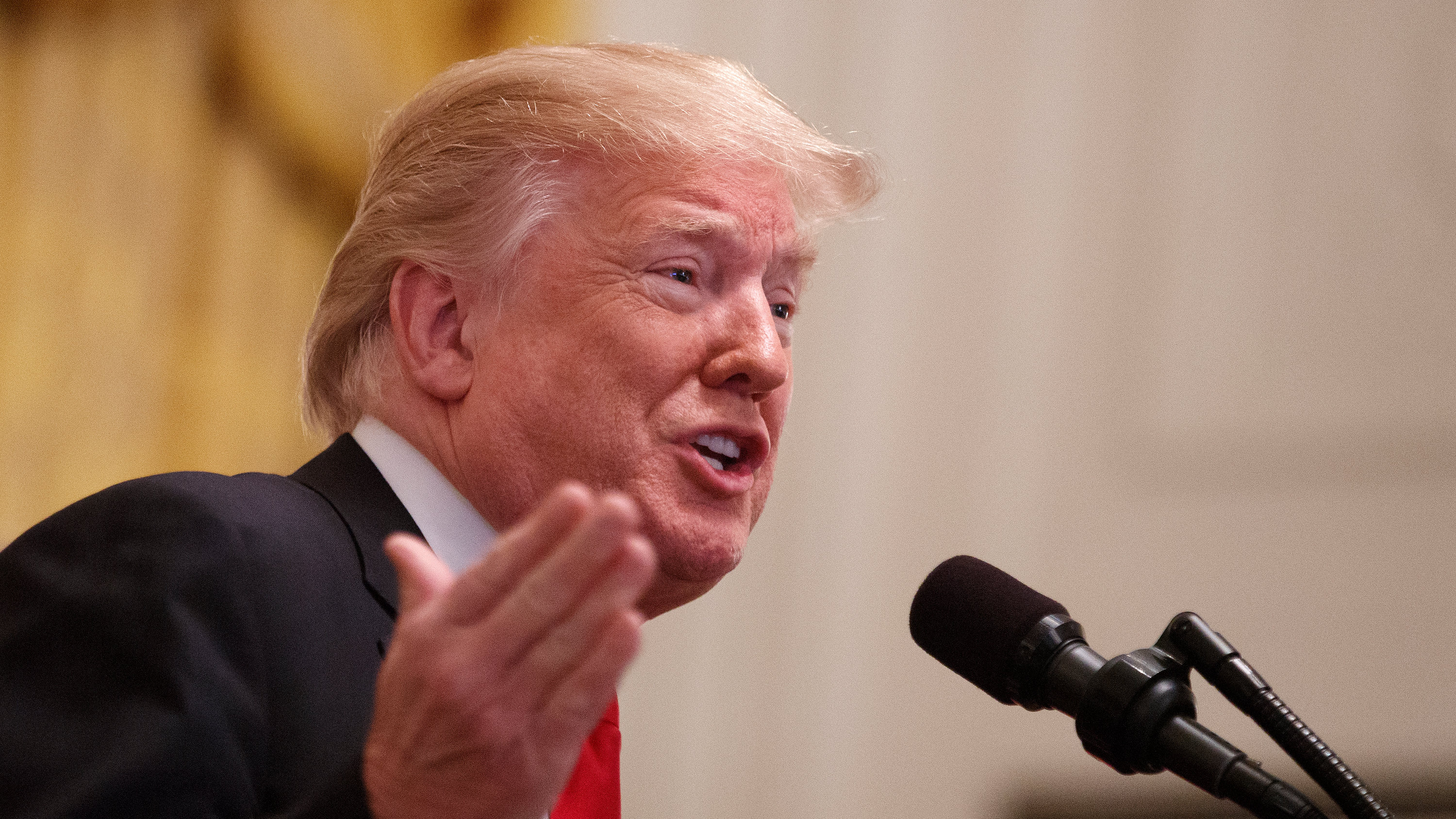 إجلاء ترامب بعد إطلاق نار في عشاء صحفيين بواشنطن