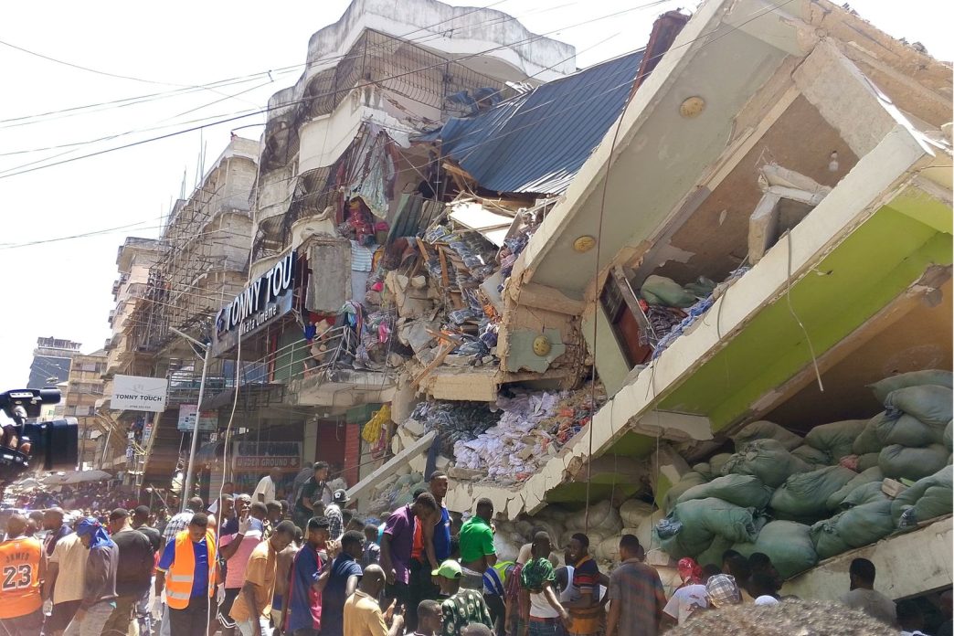 انهيار مبنى في كركوك يقتل عاملين ويصيب 19