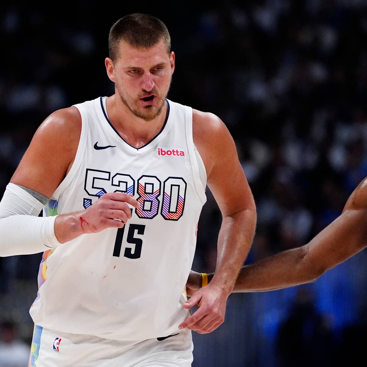 يوكيتش يقود ناغتس للفوز في تصفيات NBA