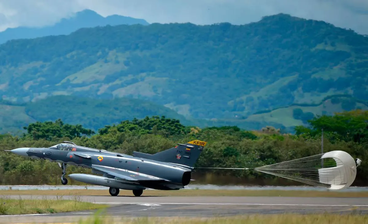 Militärflugzeugabsturz in Kolumbien mit 80 Todesopfern