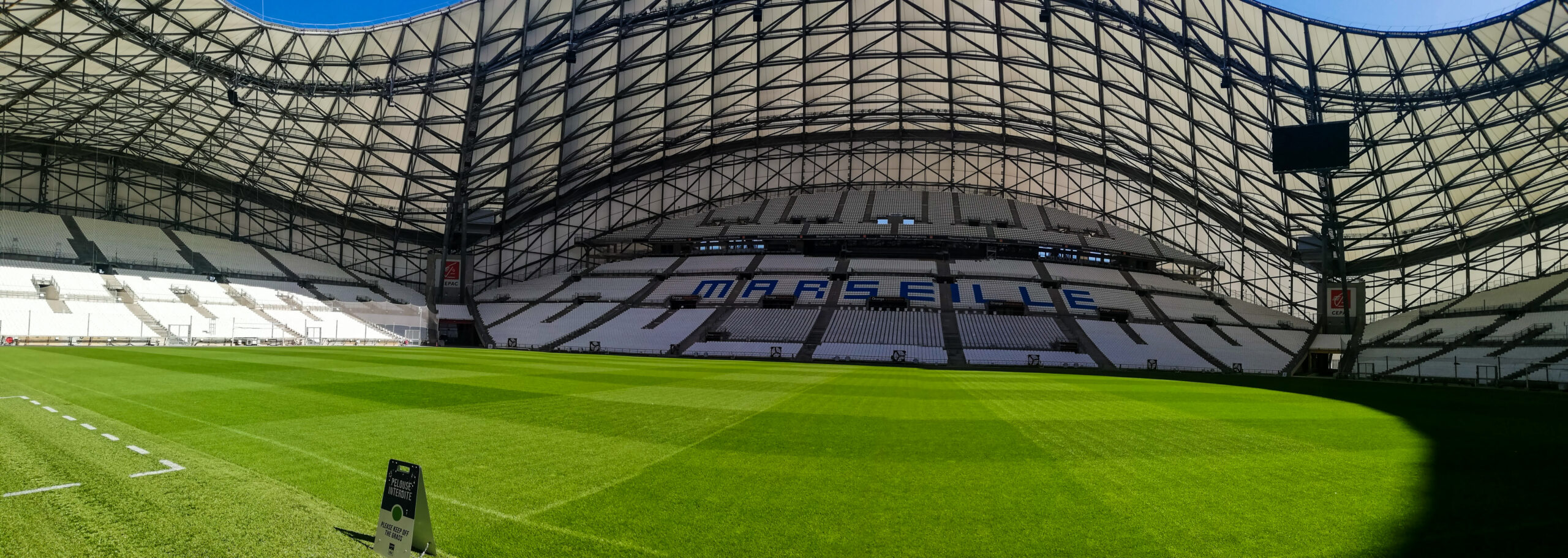 Olympique de Marseille et son équipe féminine au Vélodrome