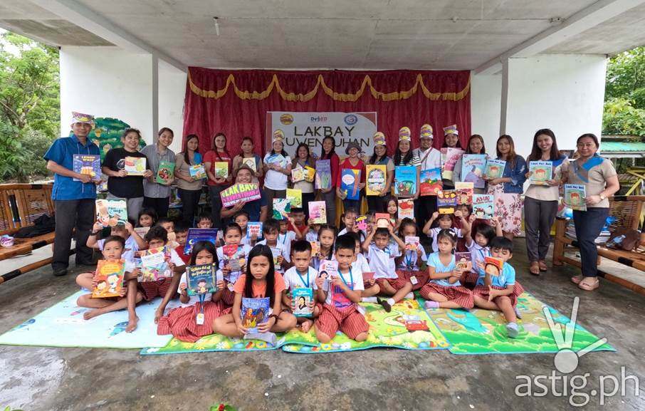 نائب محافظ مطروح يتفقد القافلة التعليمية لطلاب الثانوية العامة