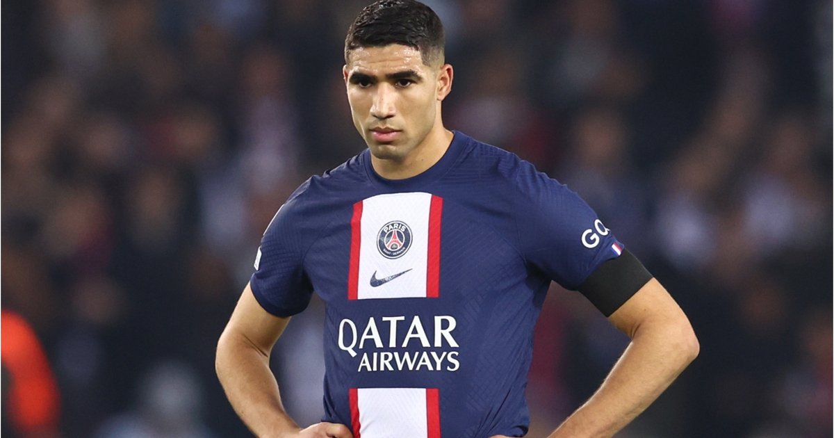 أشرف حكيمي يكشف سلوك غير أخلاقي في باريس سان جيرمان