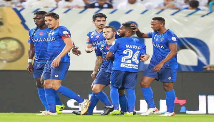 الهلال يواصل الضغط على المتصدر بفوز على ضمك