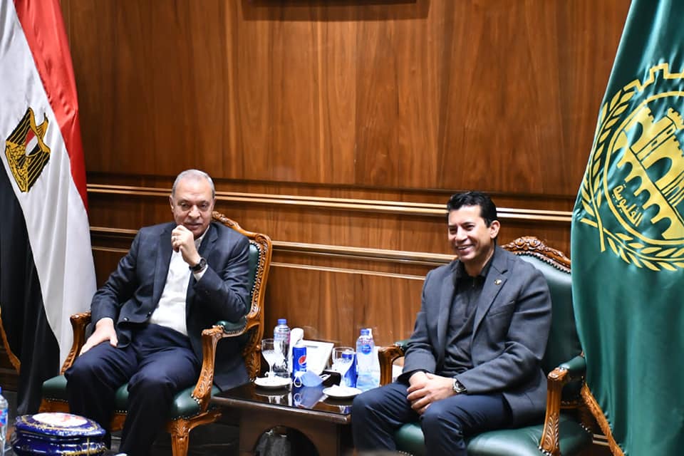 Madbouly Inquires About Workers' Salaries in Qalyubia