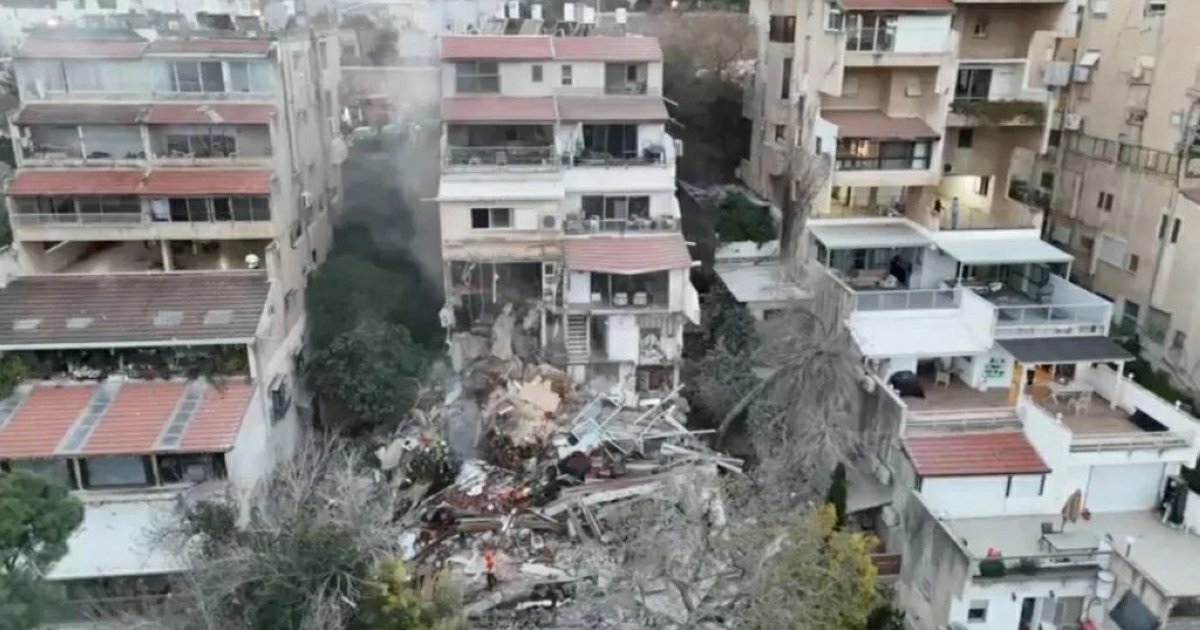 Iran weist Trumps Drohungen zurück und schließt Straße von Hormus