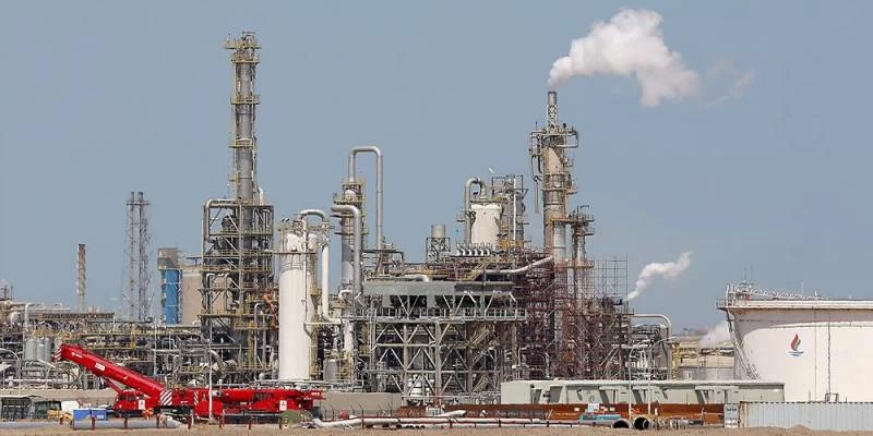 استهداف مصفاة ميناء الأحمدي في الكويت