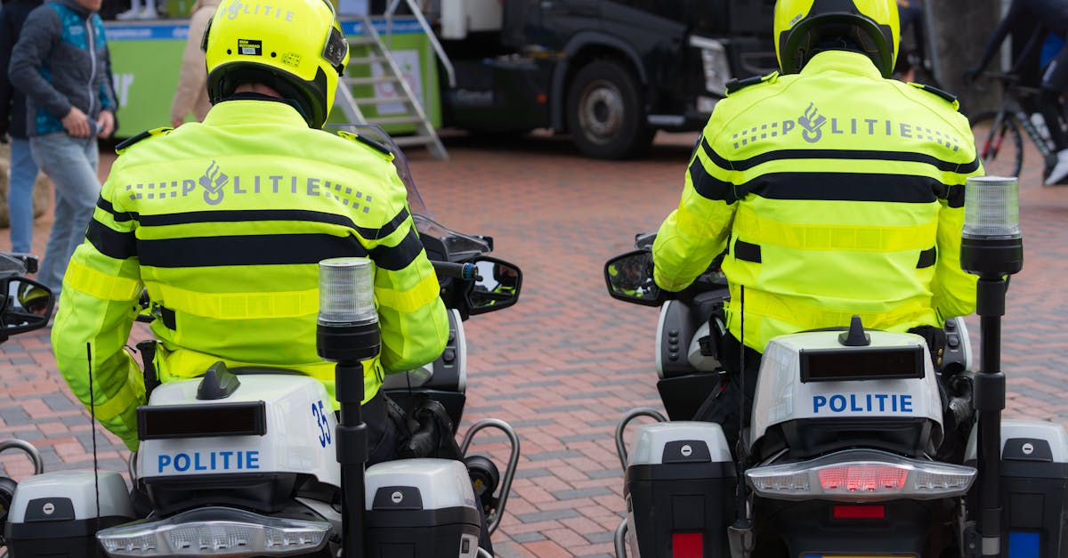 تحذير من شرطة أبوظبي حول فتح أبواب المركبة