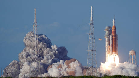 Bemanntes Mondprojekt: Vier Astronauten starten