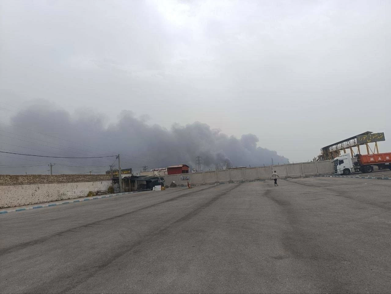 Trump Considers Targeting Iranian Energy Amid Warnings