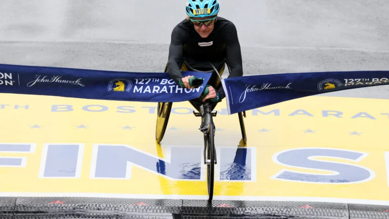 Suzanna Scaroni remporte le marathon de Boston en fauteuil roulant