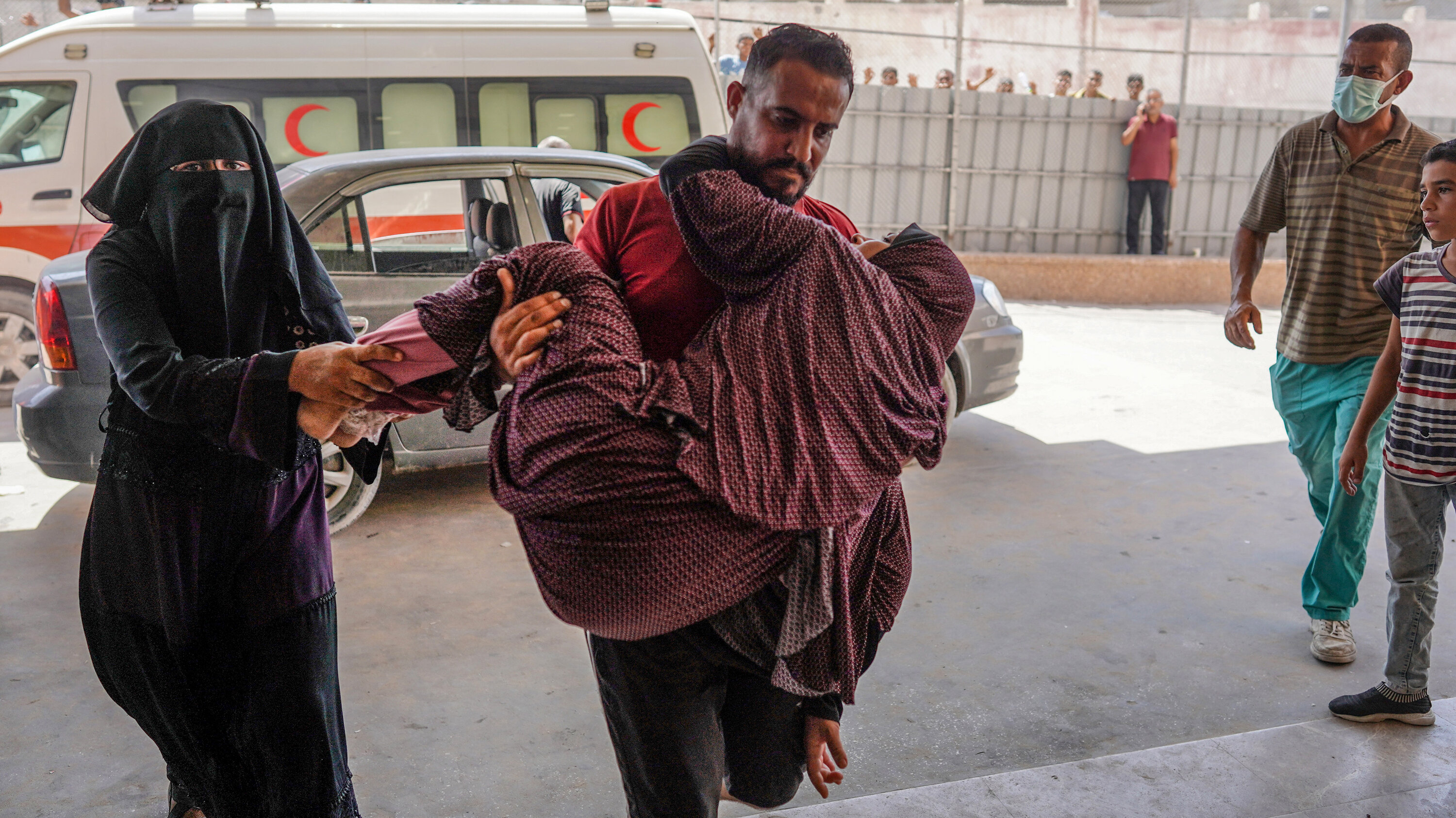 استشهاد فلسطيني وإصابة آخرين في خان يونس