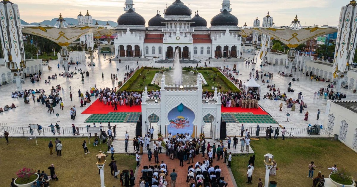 Zünden von 15.000 Zitronenstäben in Aceh