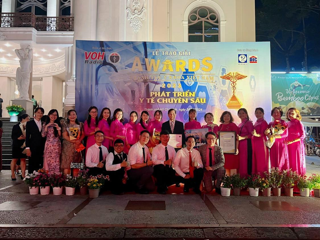 Ehrung von Arwa Al-Anzi für ihre medizinische Leistung