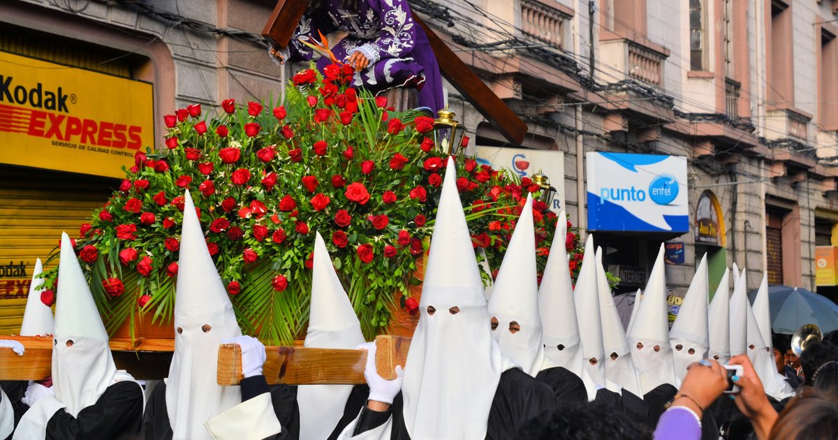 احتفالات Semana Santa في إندونيسيا تجذب الزوار