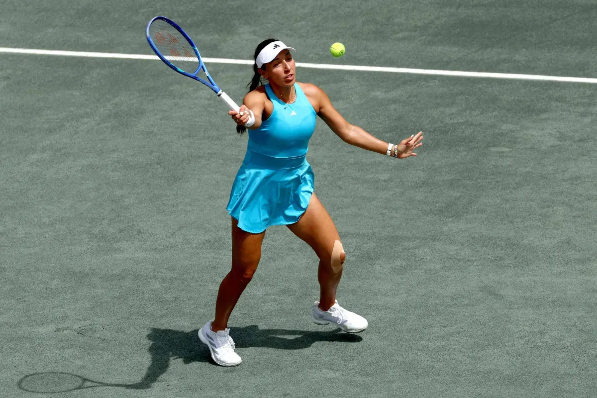 Pegula atteint les quarts de finale à Charleston