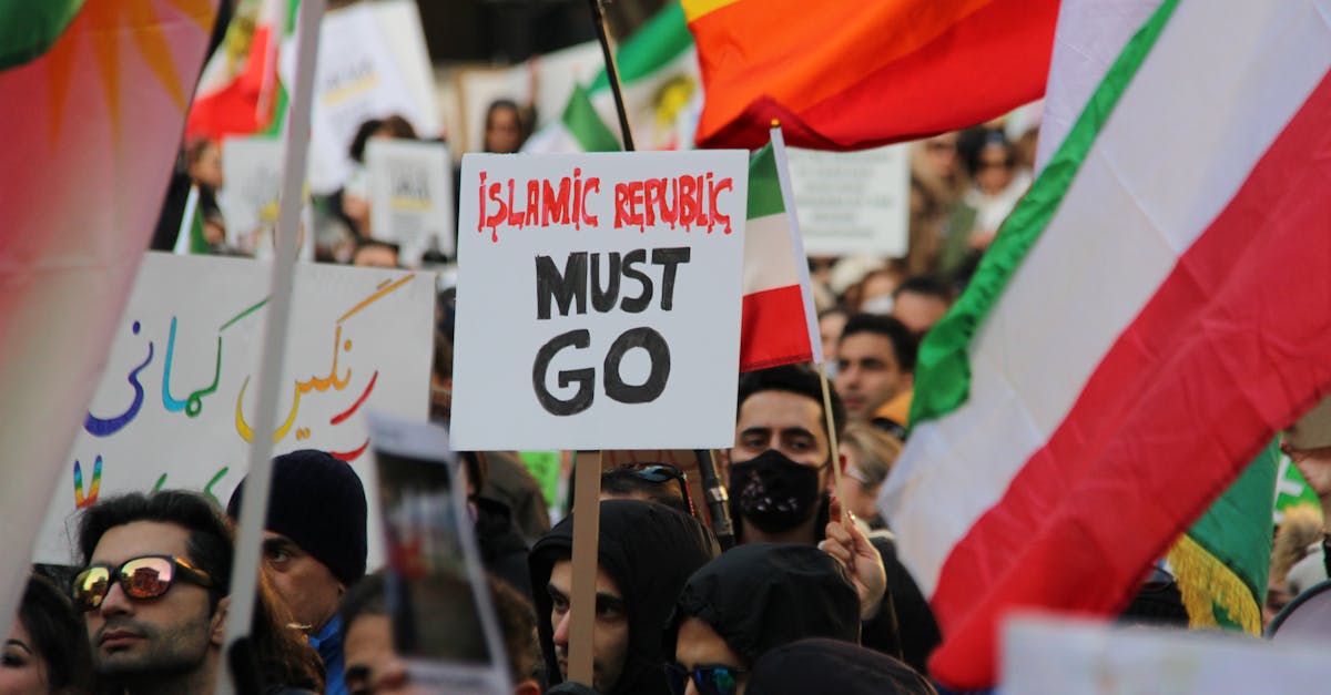 ترامب يهدد بتدمير إيران إذا لم تتوصل لاتفاق