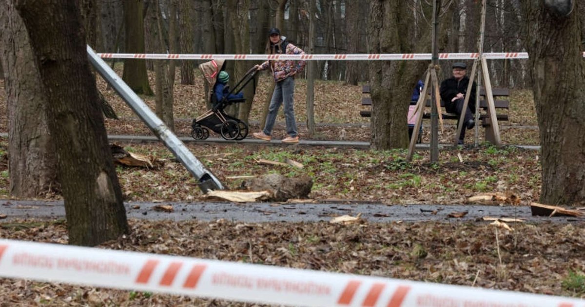 إصابات طفيفة جراء سقوط شظايا في دبي